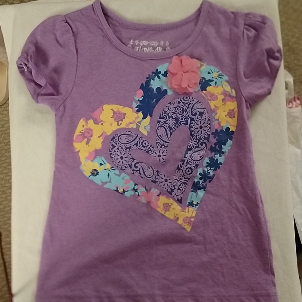 Purple t-shirt with multicolored heart